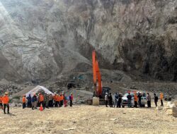 21 Korban Tewas Ditemukan, Pencarian Longsor Gunung Kuda Masih Berlanjut