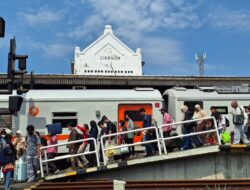 Libur Idul Adha 2026, Arus Penumpang Kereta di Cirebon Alami Lonjakan Signifikan