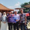 Herman Khaeron Serahkan Dua Traktor Besar untuk Petani Cipeujeuh Kulon
