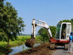 Genjot Ekonomi Daerah, Pemkab Indramayu Mulai Betonisasi Jalan Sindang–Pecuk
