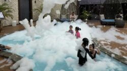 Pertama di Indramayu! Swiss-Belinn Hadirkan Keseruan ‘Foam Pool Party’ untuk Liburan Keluarga