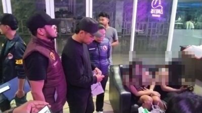 Polres Cirebon Kota Gelar Razia, Puluhan Botol Minuman Beralkohol Diamankan
