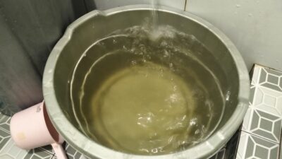 Air PDAM Tirta Jati Kuning, Bau Amis dan Asin, Warga Griya Indah Jati 2 Cirebon Protes
